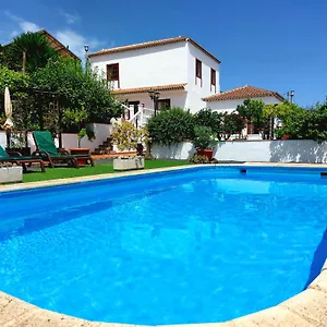 https://las-paredes.in-canary-islands.com